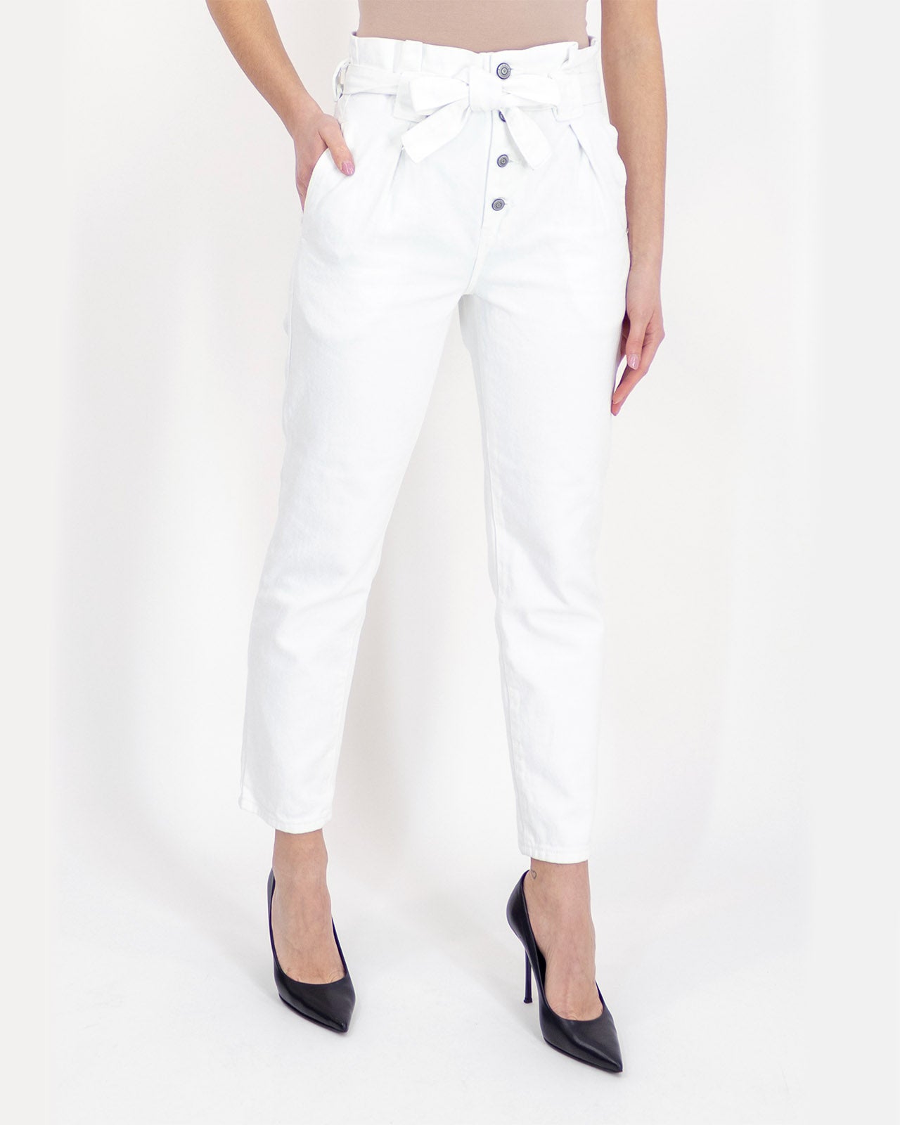 Jeans bianco con fiocco