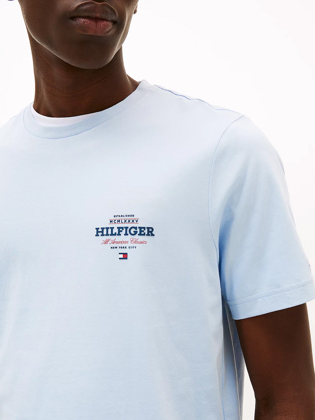 T-shirt con logo e bandierina - Tommy Hilfiger - shopTSa