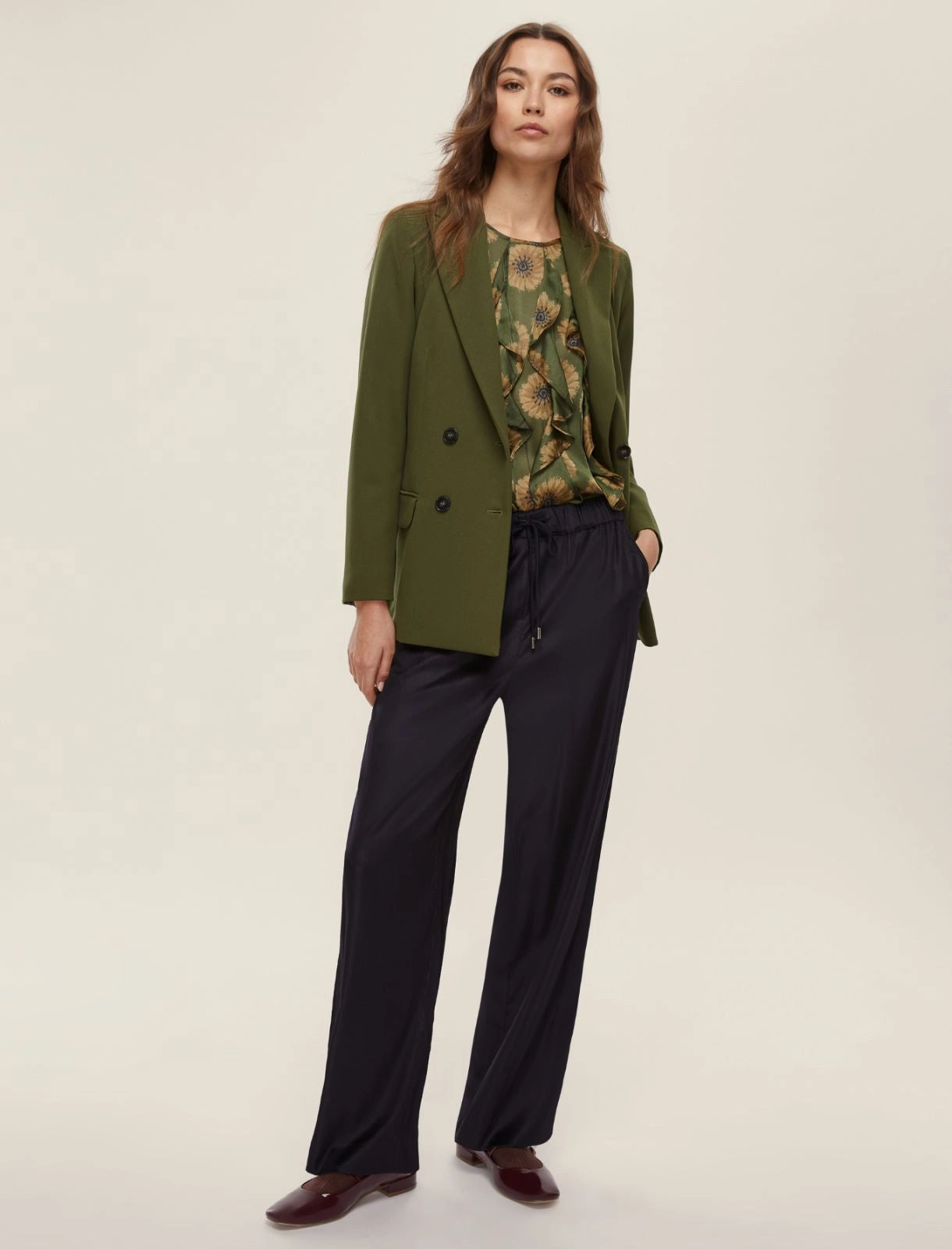 Pantalon casual da donna con gamba drtta, effetto drappeggato Pantalon casual da donna con gamba drtta, effetto drappeggato