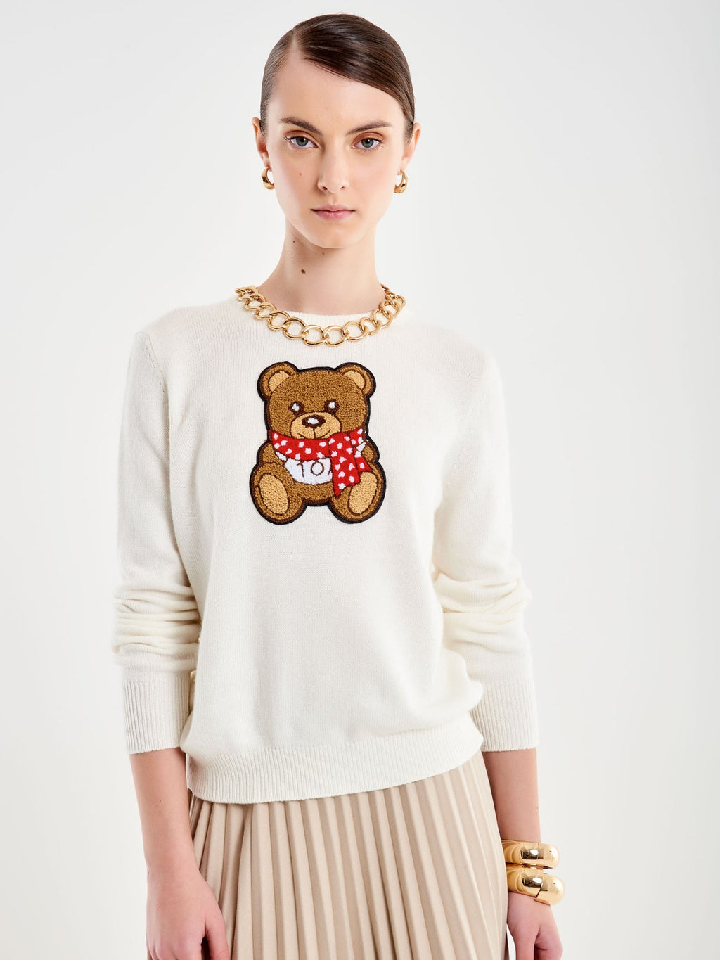 Pull patch con orso e sciarpa 77335f