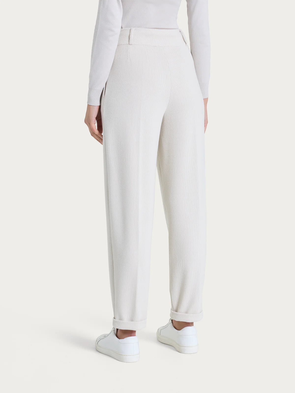 Pantalone a carota in velvet DR23PF