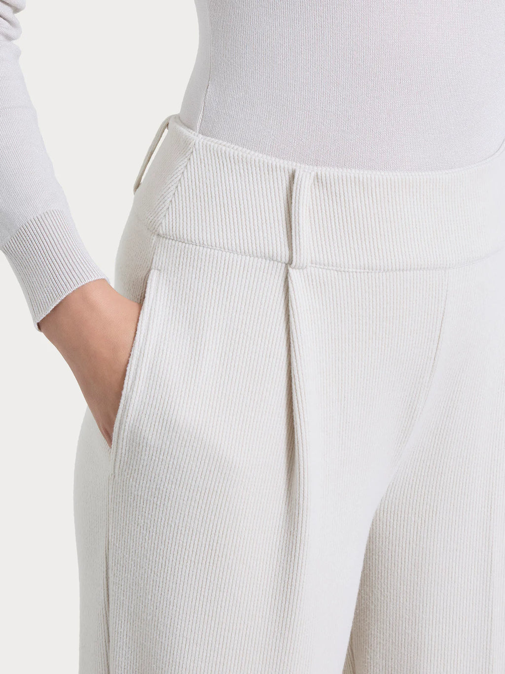 Pantalone a carota in velvet DR23PF