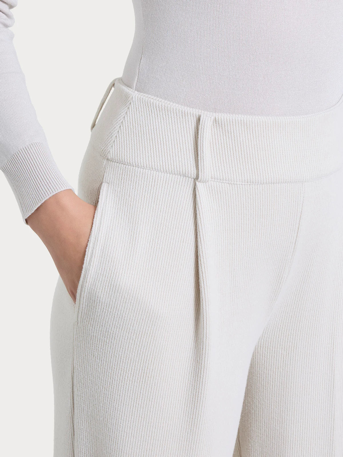 Pantalone a carota in velvet DR23PF