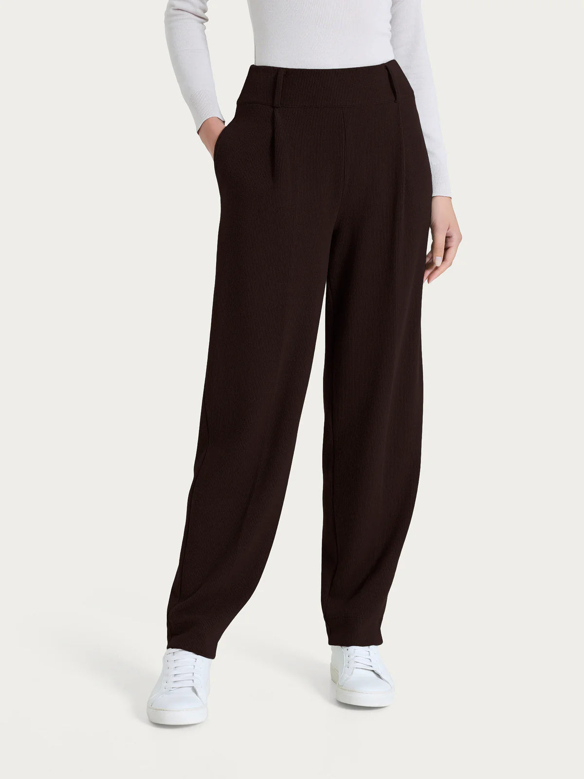 Pantalone a carota in velvet DR23PF