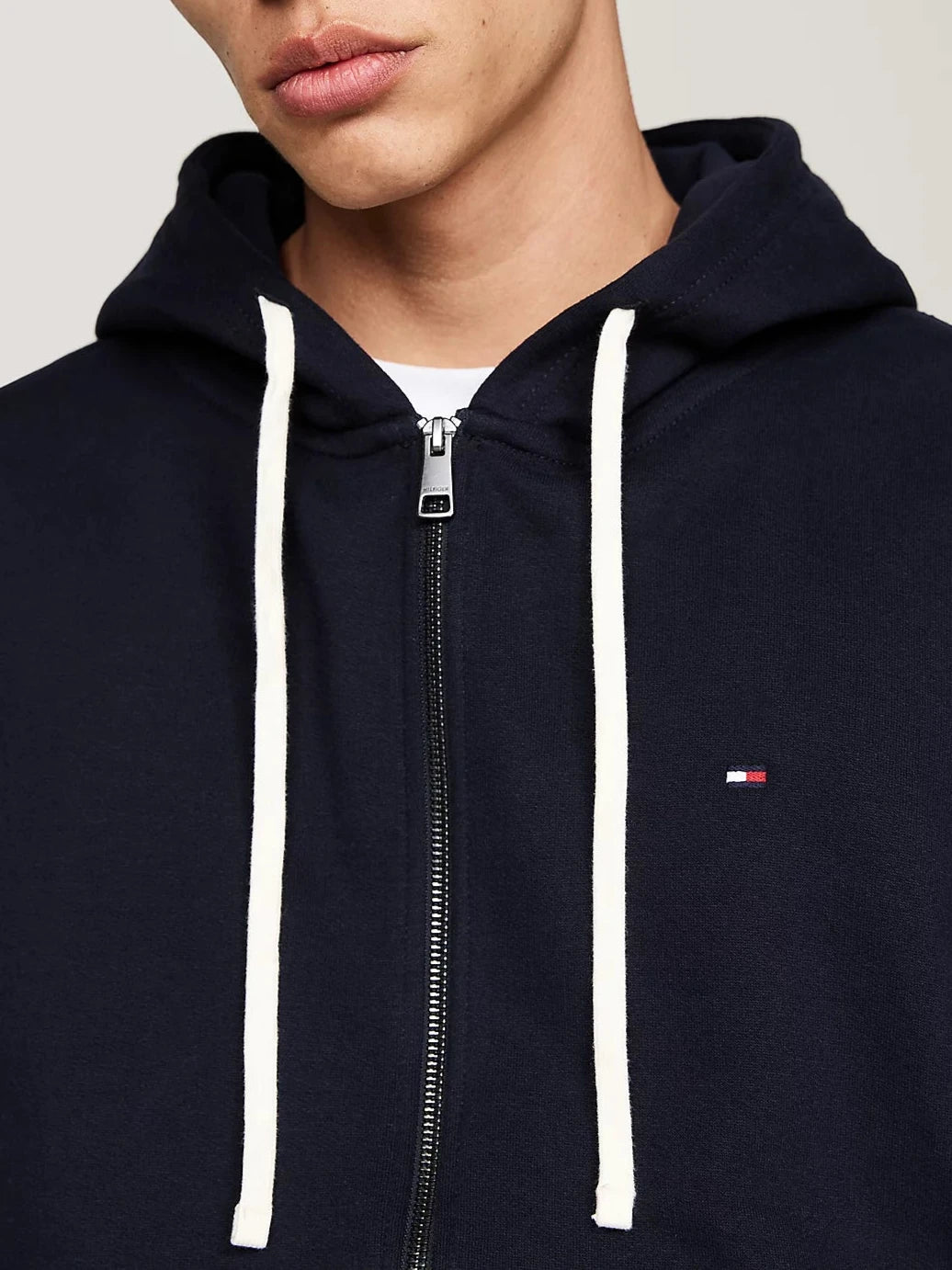 Felpa essential zip e cappuccio