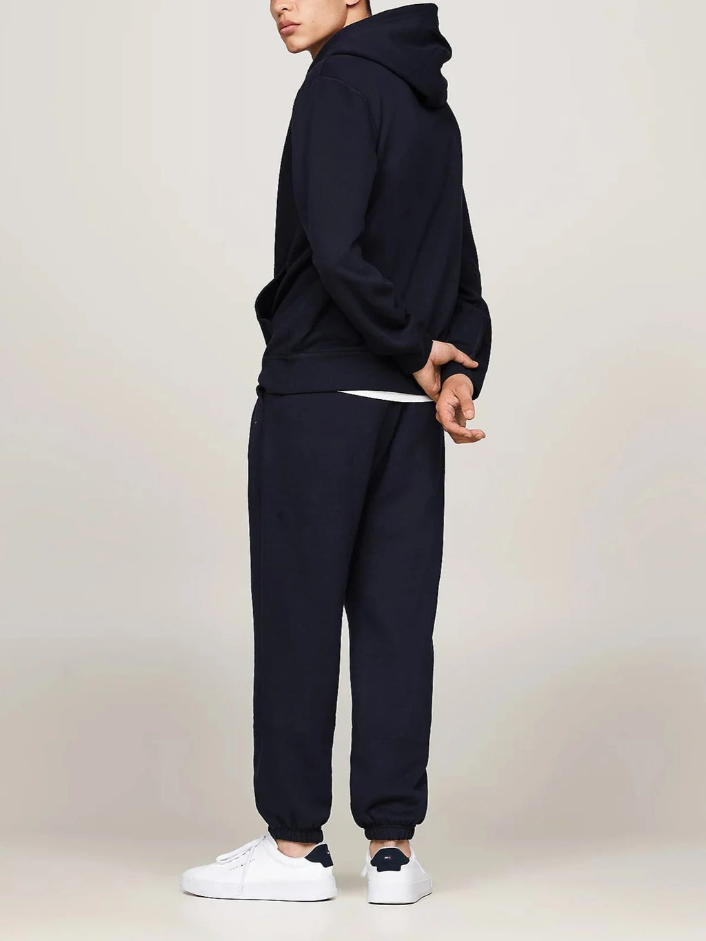 Felpa essential zip e cappuccio