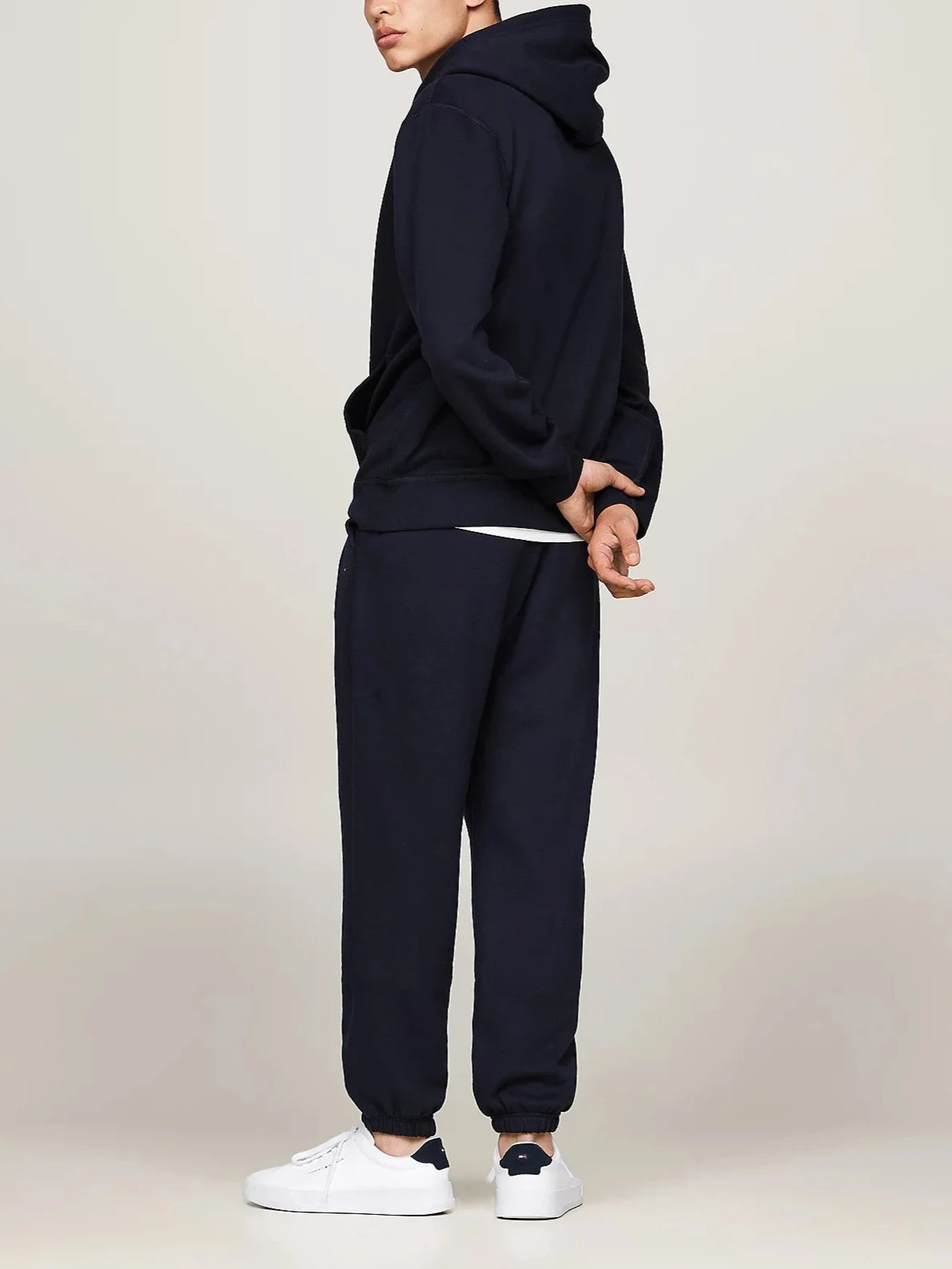 Felpa essential zip e cappuccio