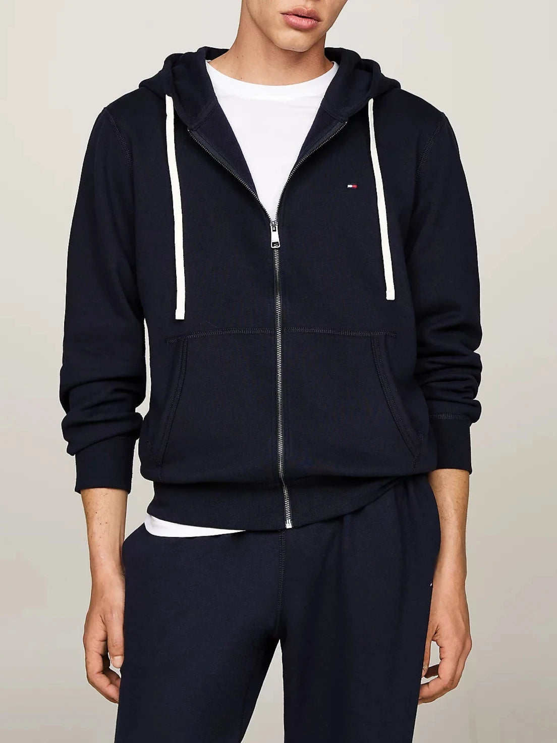 Felpa essential zip e cappuccio