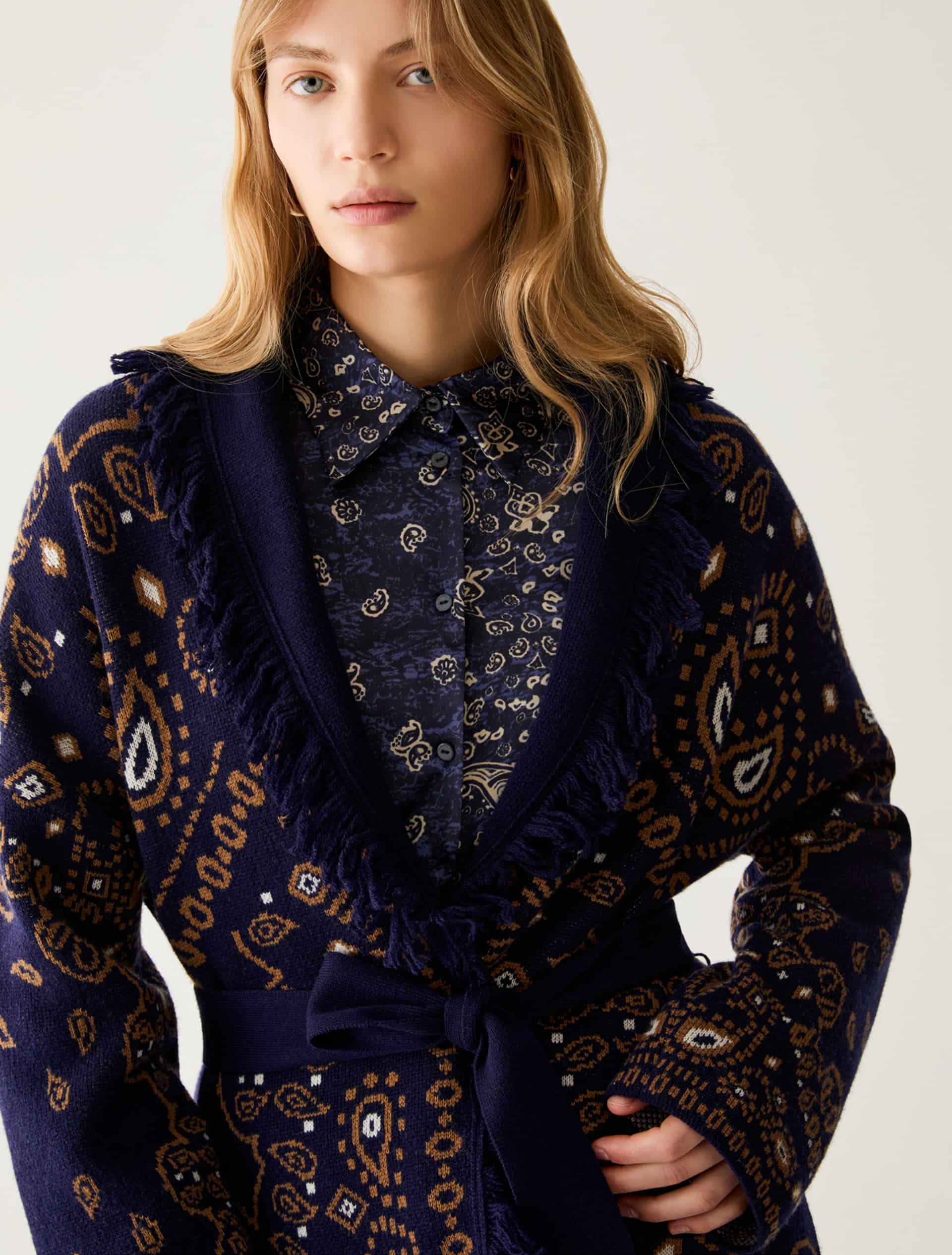 Cardigan oversize jacquard con frange - PBBARMONIOSO