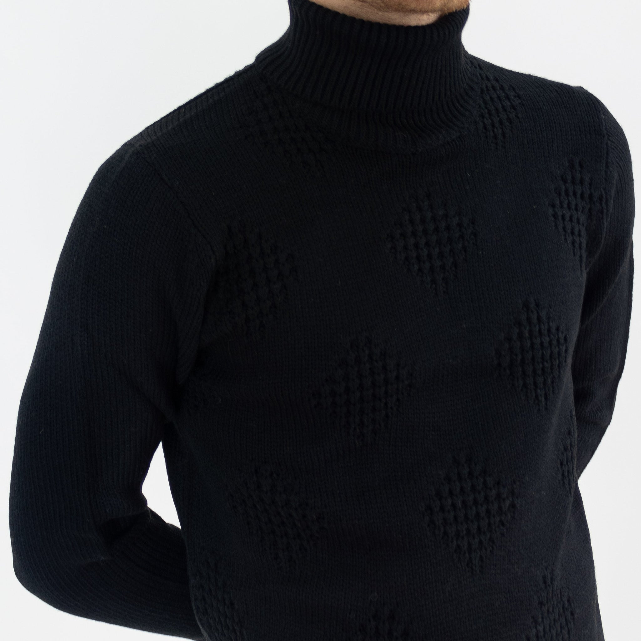 Turtleneck sweater with diamond pattern