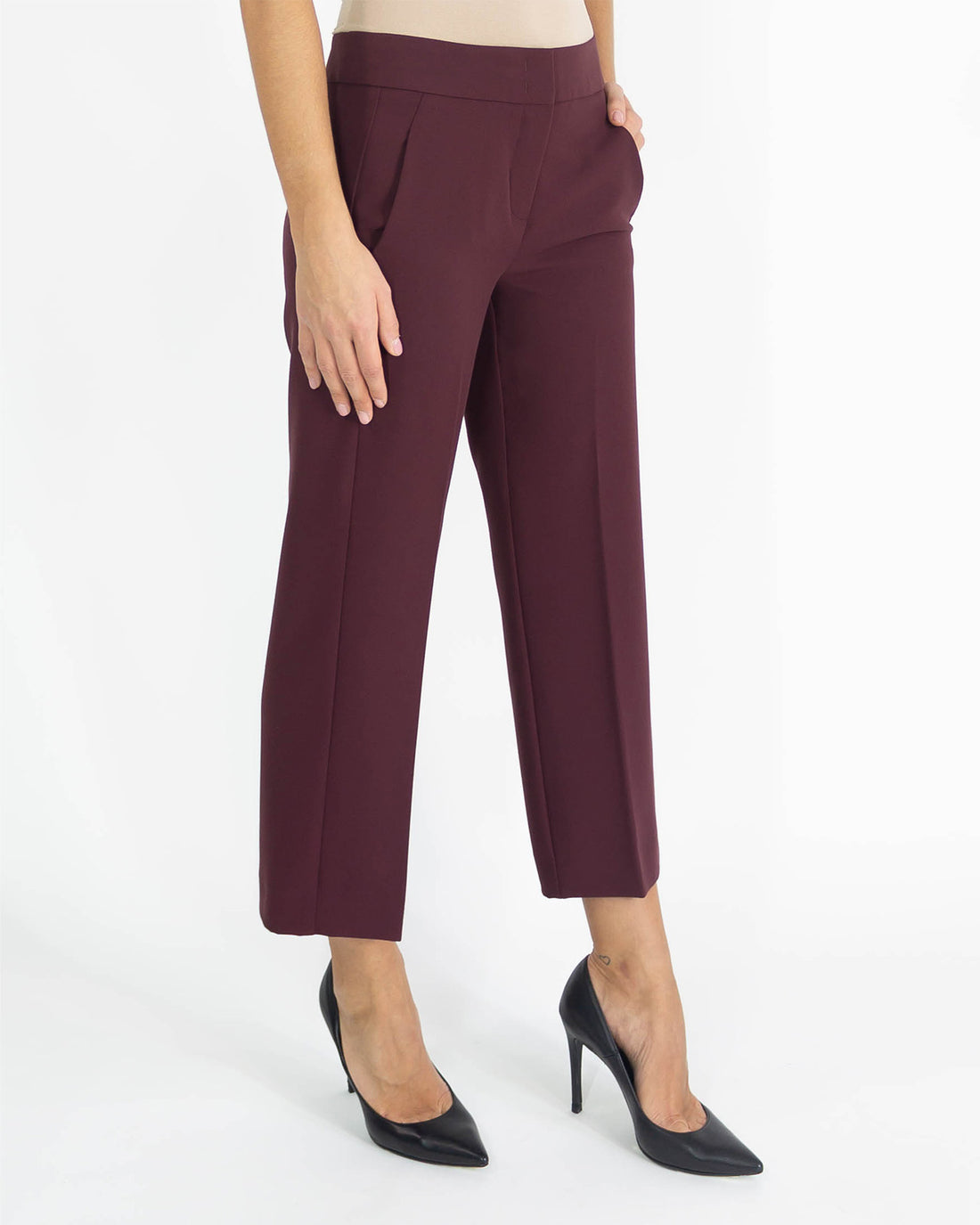 Elegant cropped trousers