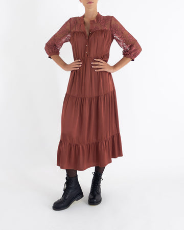 Long dress in satin and lace